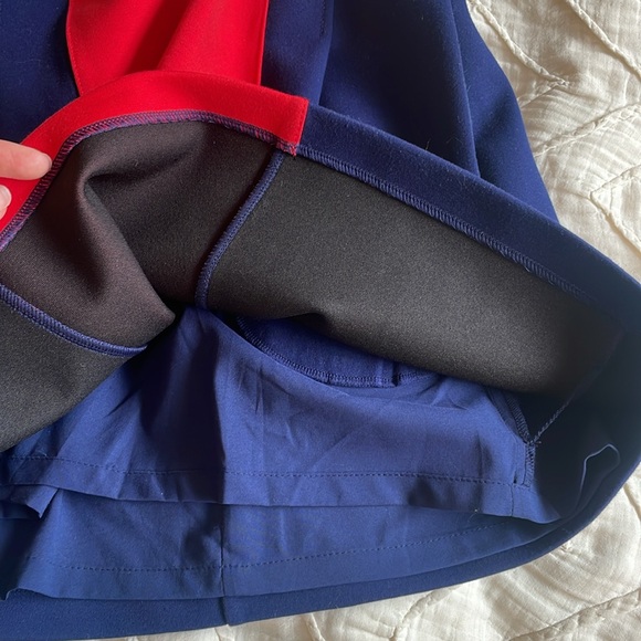 Club Monaco mini skirt with pockets! Size 2 💙❤️💙 - Picture 5 of 5